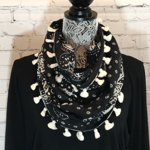 Francesca's Collections Accessories - Francesca’s Bandanna Infinity Scarf With Tassels